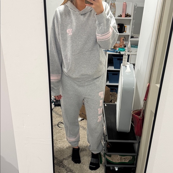 PINK Victoria's Secret Gray Lounge Set - Picture 1 of 4
